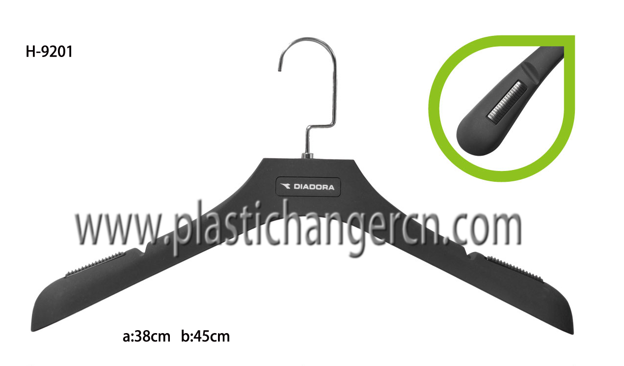 9201 rubber coated coat hanger