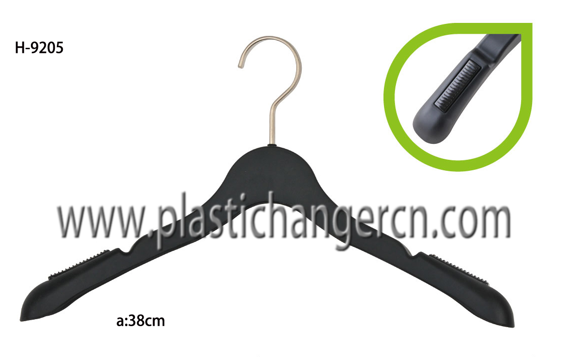 9205 rubber coated coat hanger