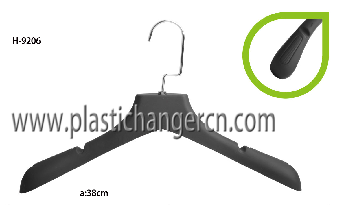 9206 rubber coated coat hanger