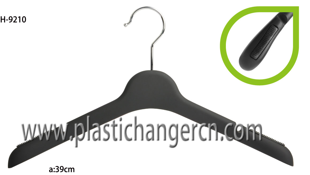 9210 rubber coated coat hanger