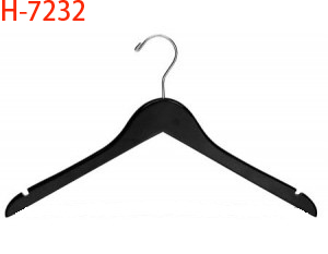 7232 17'' Flat Top Black Wooden Hanger w/ Notches